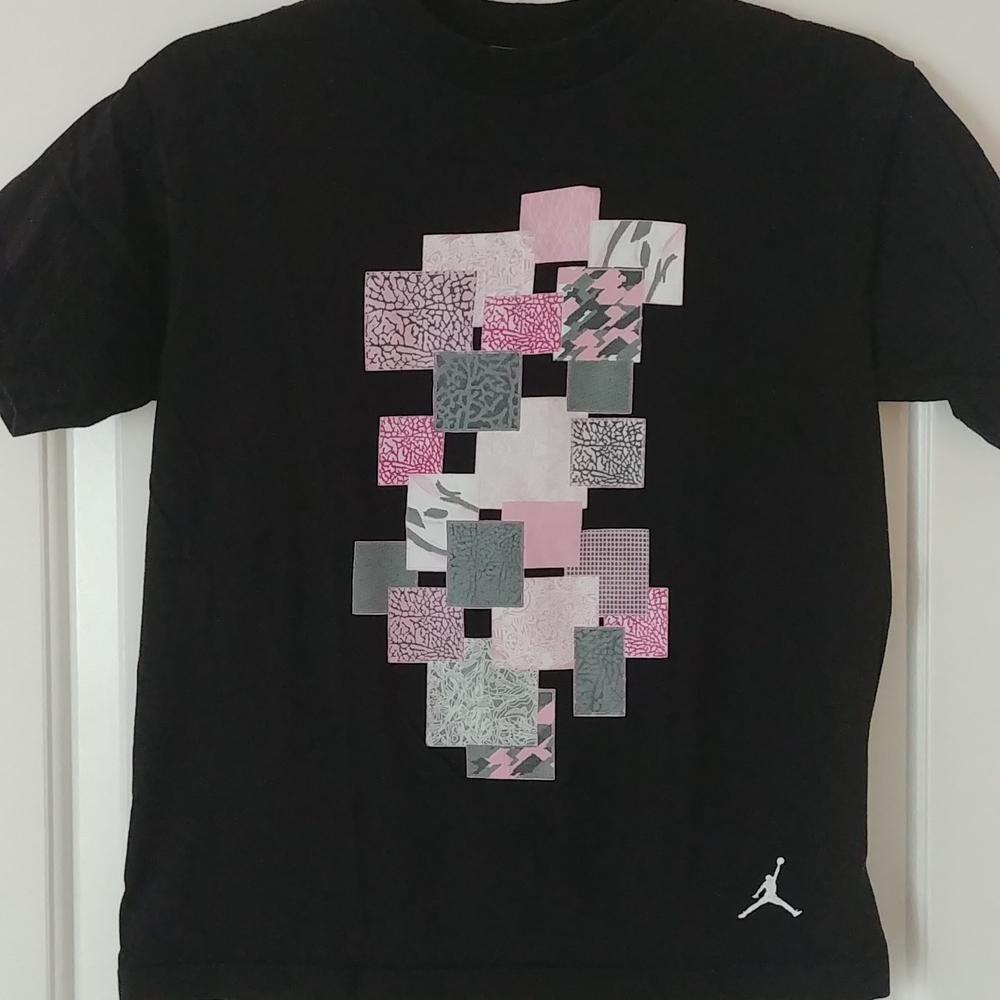 Jordan youth medium black t-shirt with pinks and grays